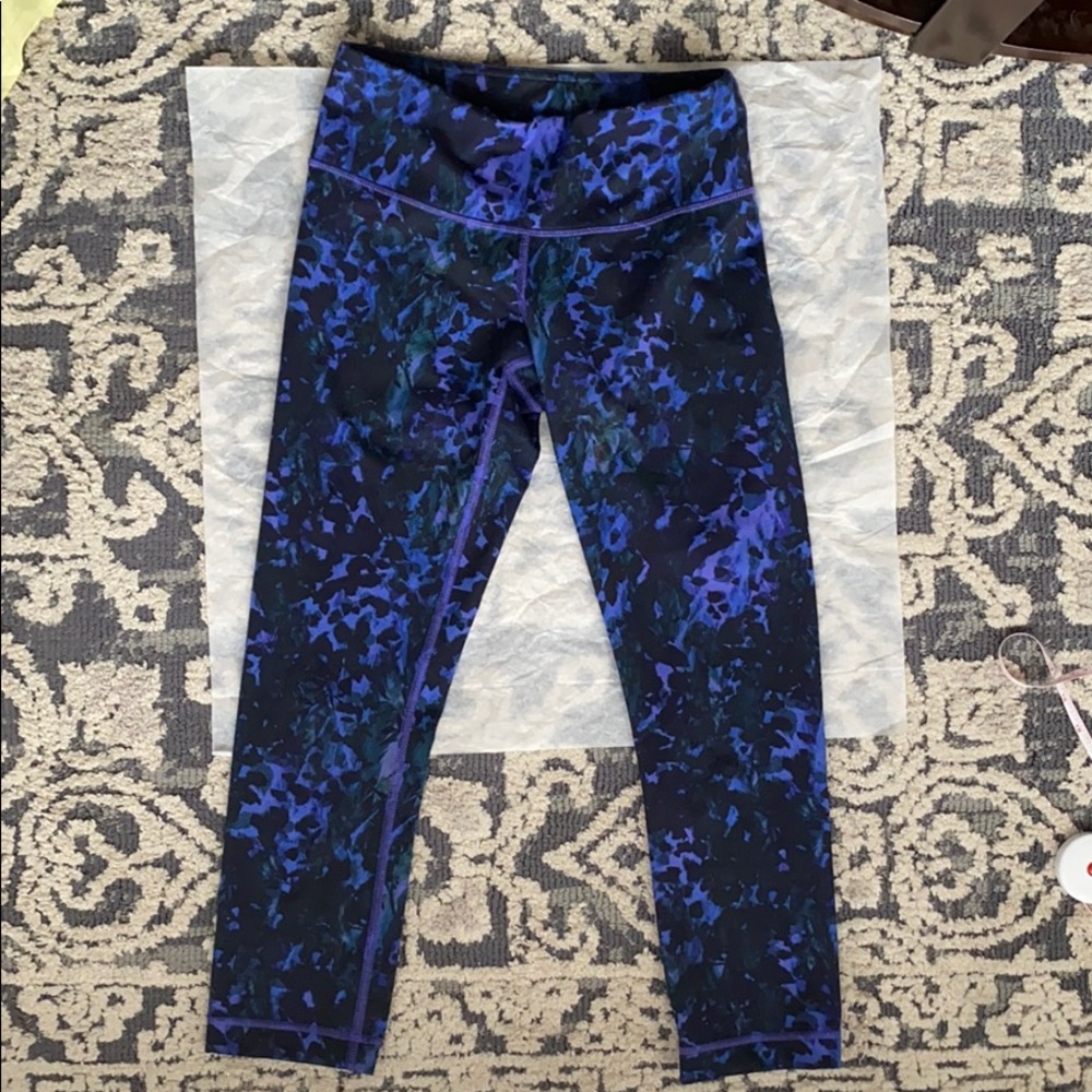 Lululemon crop leggings in a size 4